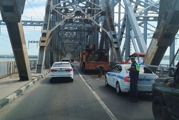 Ульяновские дорожники вновь отремонтировали стыки Императорского моста.