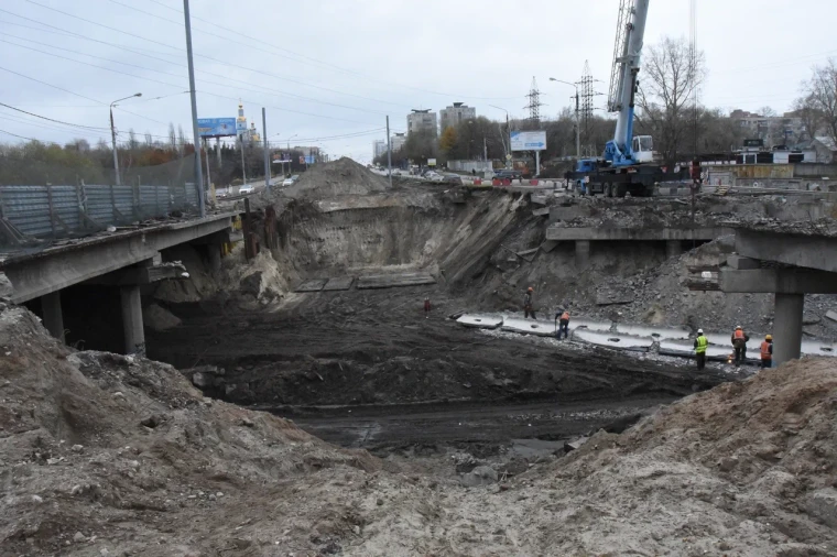 У путепровода на улице Минаева демонтирован первый пролёт.