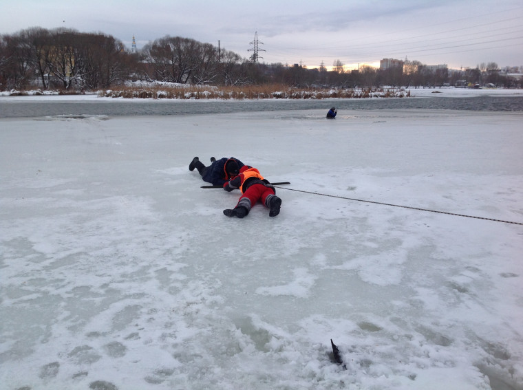 Ульяновские спасатели закрепят навыки спасения провалившихся под лёд людей.