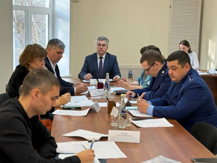 Администрация Ульяновска усилила работу по противодействию нелегальной занятости. Администрация Ульяновска усилила работу по противодействию нелегальной занятости.