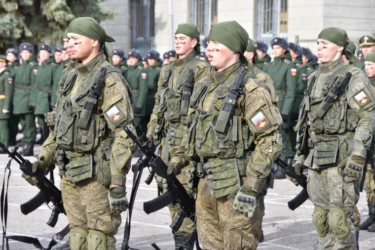 Первая группа ульяновских добровольцев получила единовременную выплату в размере 2,5 млн. рублей. Первая группа ульяновских добровольцев получила единовременную выплату в размере 2,5 млн. рублей.