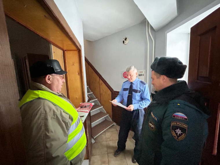В праздничные дни в Ульяновске проходят противопожарные рейды. В праздничные дни в Ульяновске проходят противопожарные рейды.