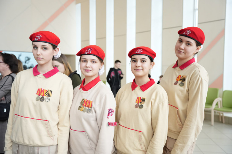В Ульяновске наградили активистов патриотического воспитания молодёжи. В Ульяновске наградили активистов патриотического воспитания молодёжи.