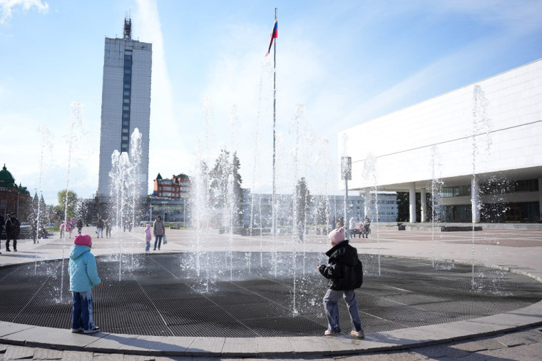 В Ульяновске 1 мая запустили городские фонтаны. В Ульяновске 1 мая запустили городские фонтаны.