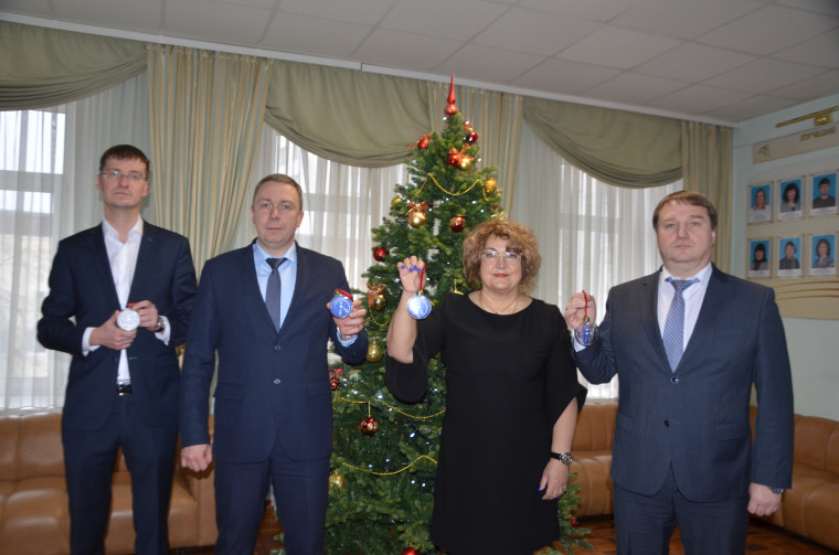 В администрации Ульяновска прошла благотворительная акция «Ёлка желаний».