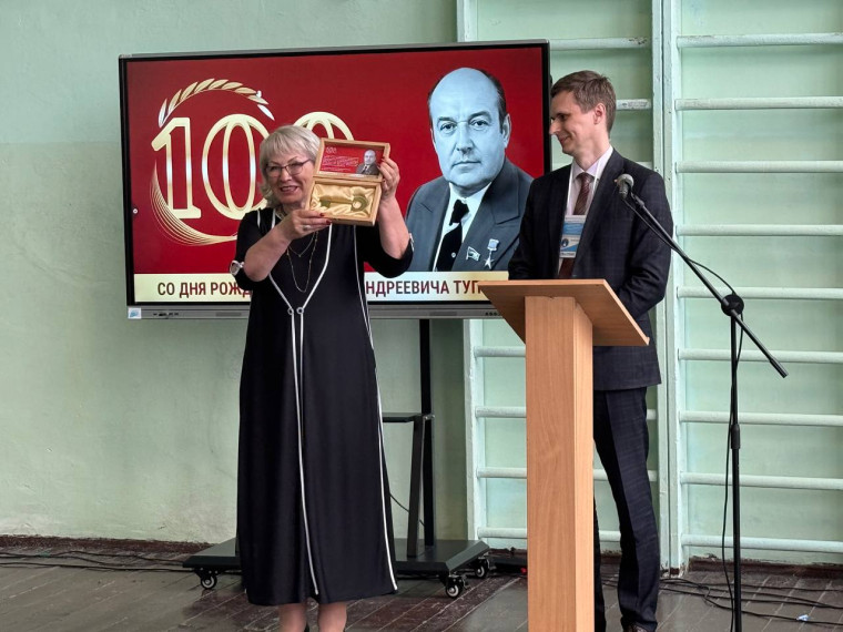 В Ульяновске отметили 100-летие со дня рождения авиаконструктора Алексея Туполева. В Ульяновске отметили 100-летие со дня рождения авиаконструктора Алексея Туполева.