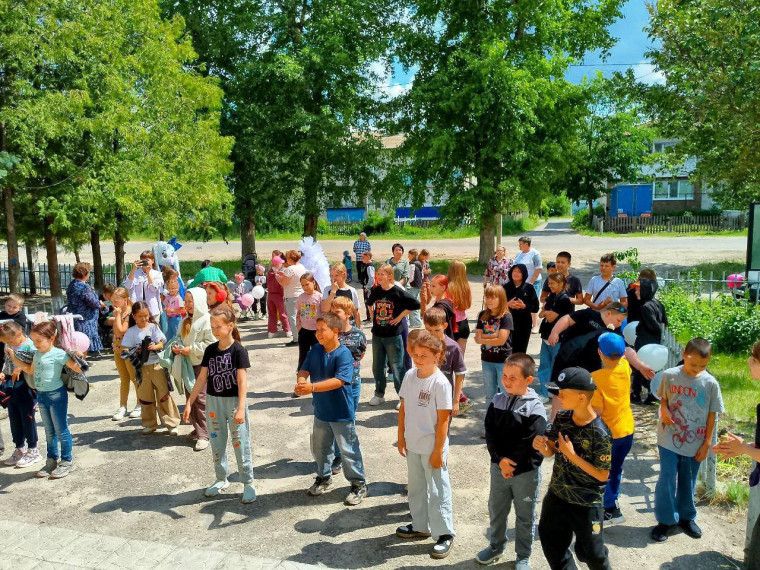 В первой смене проекта «Лето во дворах» приняли участие 7 тысяч юных ульяновцев. В первой смене проекта «Лето во дворах» приняли участие 7 тысяч юных ульяновцев.