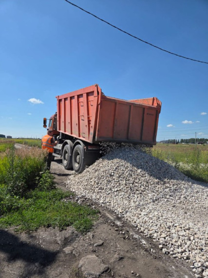 В ульяновском селе Луговое продолжается отсыпка дорог квартала многодетных семей. В ульяновском селе Луговое продолжается отсыпка дорог квартала многодетных семей.