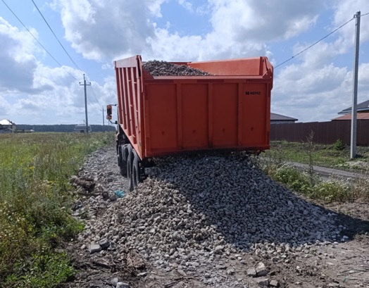 В ульяновских кварталах многодетных продолжается отсыпка дорог. В ульяновских кварталах многодетных продолжается отсыпка дорог.