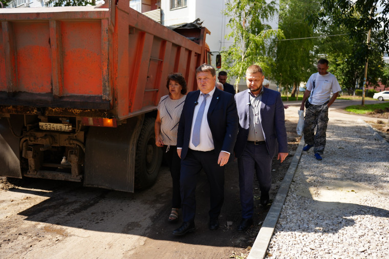 За 26 августа ульяновские дорожники уложили свыше 1200 квадратных метров асфальта. За 26 августа ульяновские дорожники уложили свыше 1200 квадратных метров асфальта.
