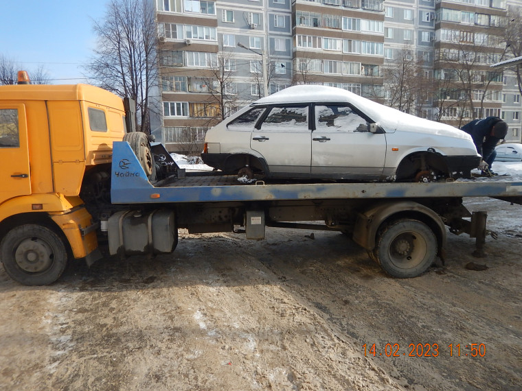 Администрация Ульяновска эвакуировала два разукомплектованных автомобиля.