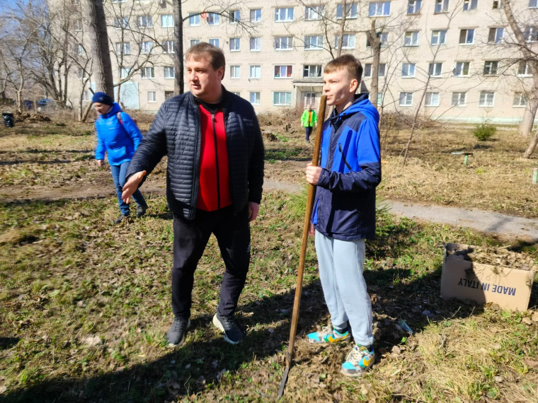 В Ульяновске продолжаются субботники. В Ульяновске продолжаются субботники.