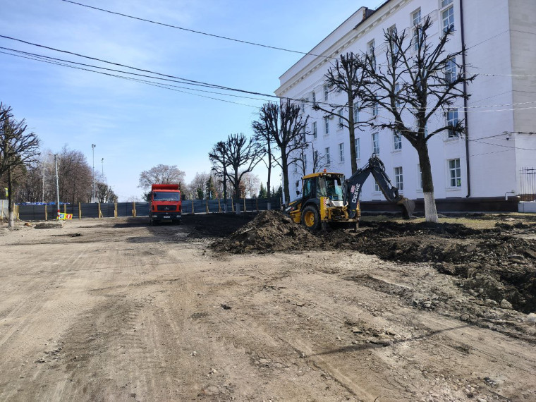 В центре Ульяновска ведётся первый этап благоустройства Театрального сквера.