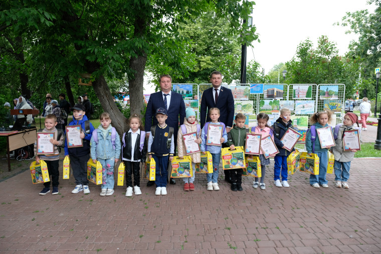 Более четырёх тысяч детей из Ульяновска получили помощь в рамках акции «Помоги собраться в школу».