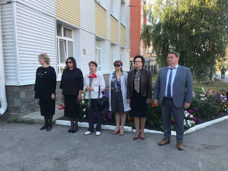 В школах города Ульяновска открыли мемориальные доски в память о погибших при исполнении воинского долга.
