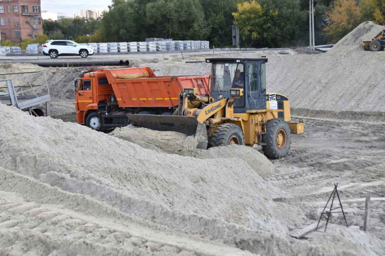 Строительство транспортного узла для подъезда с улицы Ульяновской к «минаевскому» мосту выполнено на 60%.