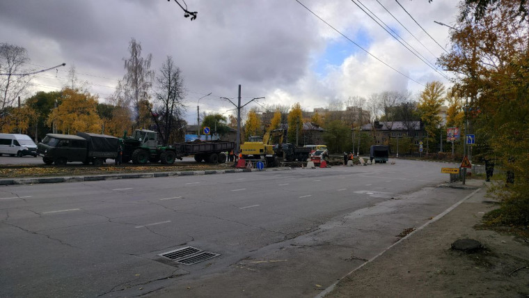 В Ульяновске начат ремонт трамвайного пути на улице Октябрьской.
