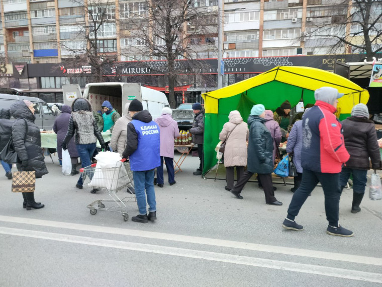 Ярмарочная торговля в Ленинском районе Ульяновска идёт со 192 машин.
