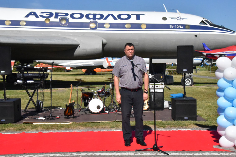 В Ульяновске наградили работников авиационной отрасли.