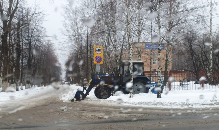 С начала обильных снегопадов ульяновские дорожники использовали свыше 1800 тонн противогололёдных материалов.