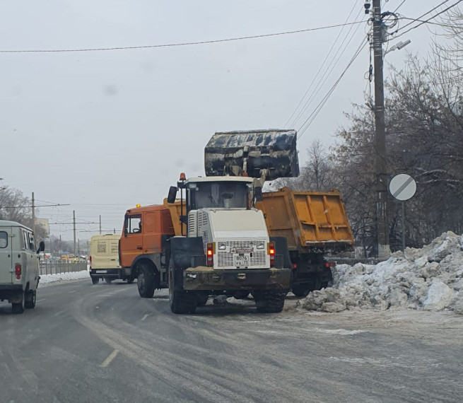 За сутки с улиц Ульяновска вывезли 242 самосвала снега.