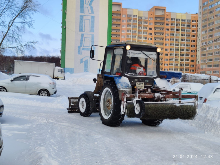 Администрация Ульяновска задействовала в очистке города порядка 220 единиц техники.