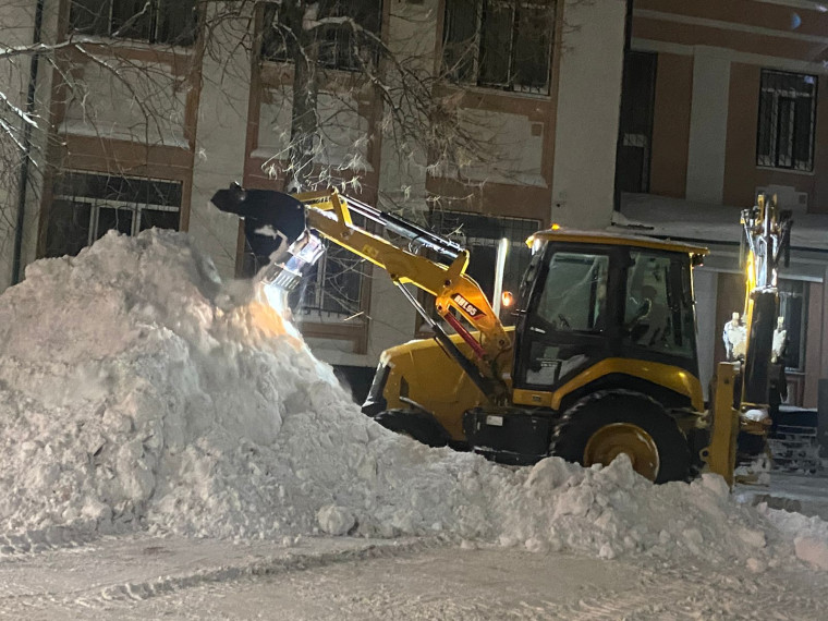 За ночь с улиц Ульяновска вывезли 186 самосвалов снега.