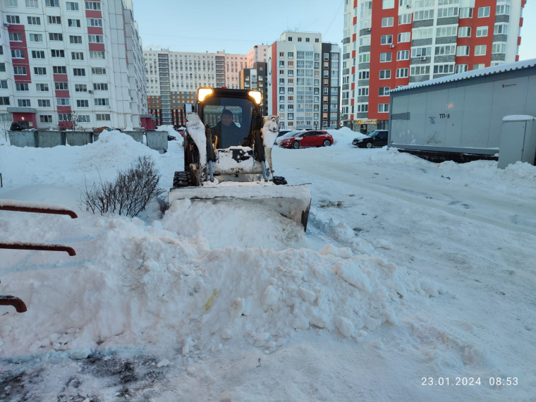 За ночь с улиц Ульяновска вывезли 186 самосвалов снега.