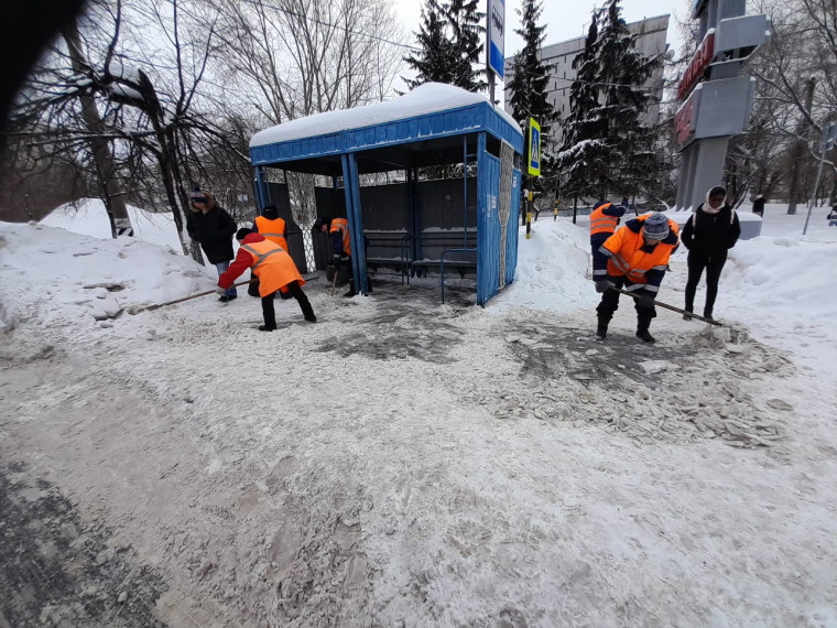 Ульяновские дорожники продолжают наращивать темпы вывоза снега.