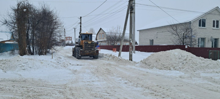 Администрация Ульяновска привлекла для очистки дорог ещё восемь тракторов.