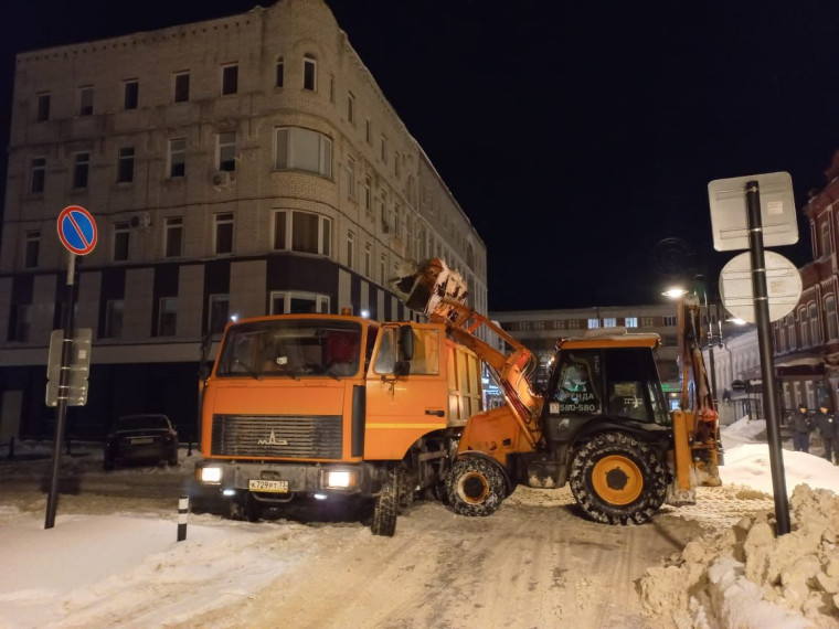 С начала зимы с улиц Ульяновска вывезли более 12 тысяч самосвалов снега.