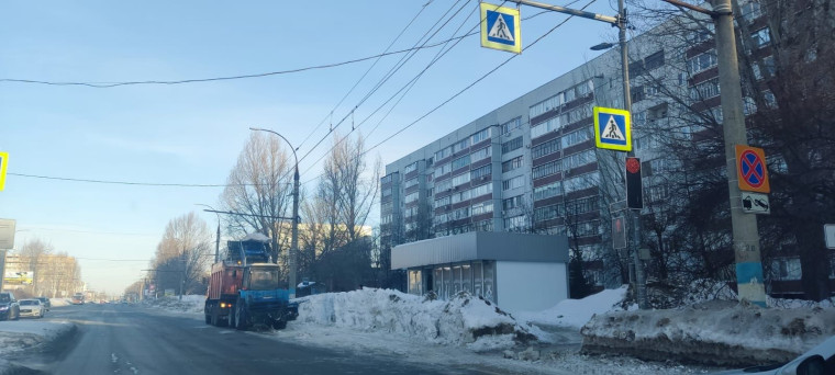 За минувшие выходные с улиц Ульяновска вывезено 737 самосвалов снега.