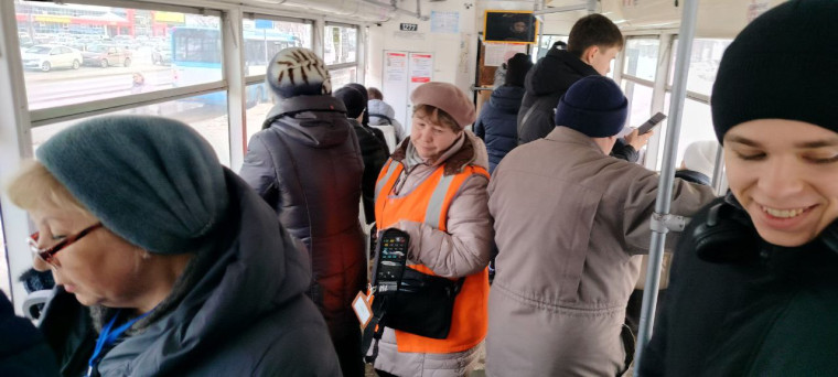 Сегодня утром в Ульяновске прошёл первый рейд по выявлению безбилетников в трамваях.