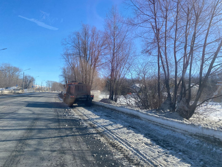 За 8 марта с улиц Ульяновска вывезли 312 самосвалов снега.