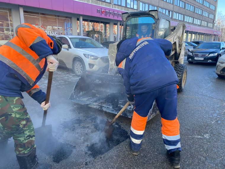 11 марта улицы Ульяновска очищали 135 единиц спецтехники.