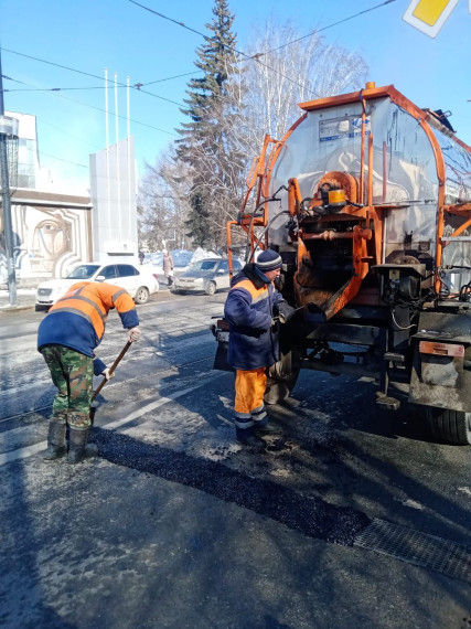 11 марта улицы Ульяновска очищали 135 единиц спецтехники.