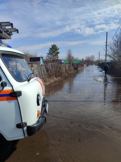 Ульяновские спасатели ликвидировали затор под мостом в село Арское.