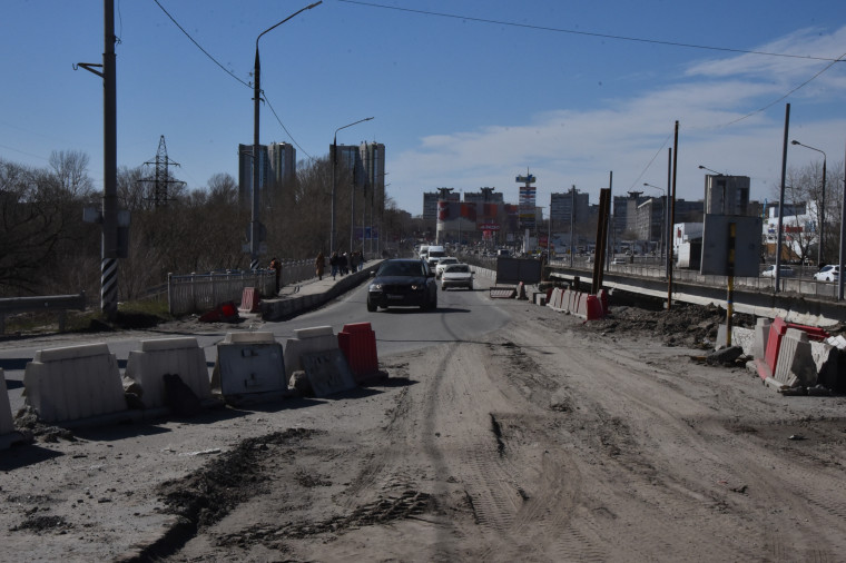 На мосту по улице Минаева вводятся новые ограничения движения.