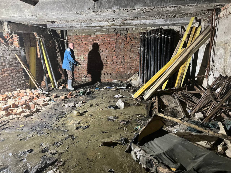 Власти Ульяновска устраняют угрозу обрушения дома №13 по улице Доватора.