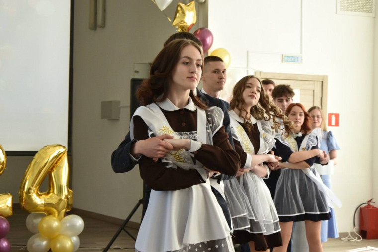 Глава Ульяновска Александр Болдакин поздравил  выпускников и учителей школы №21 с окончанием учебного года.