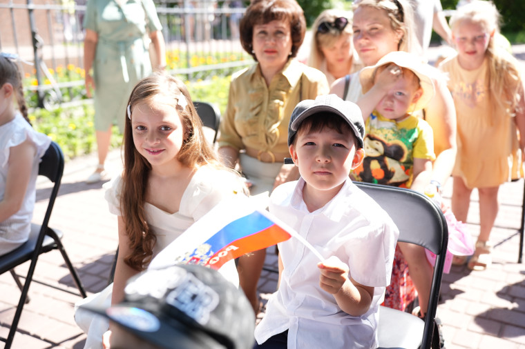 Более чем 7500 юным ульяновцам помогут собраться в школу.