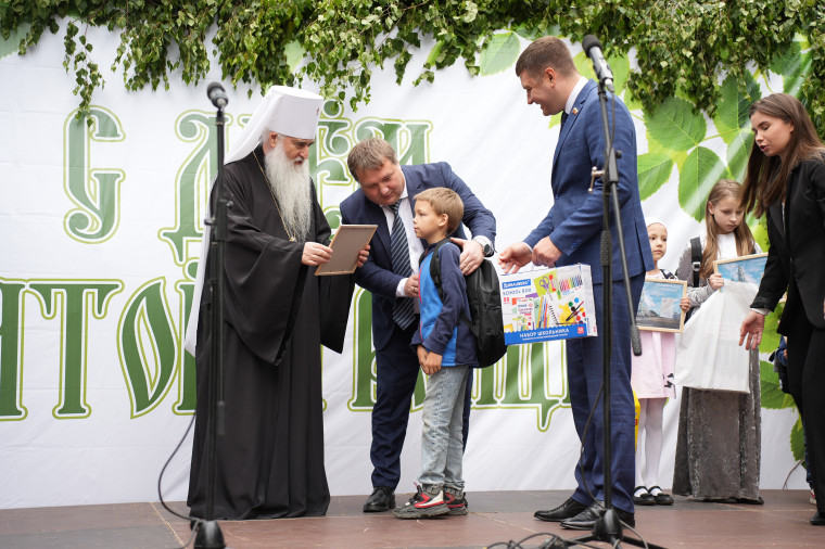 Ещё более 20 ульяновских детей получили в подарок портфели и школьные принадлежности.