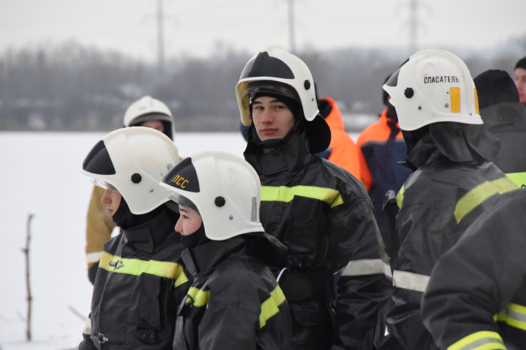 В Ульяновске прошло специальное учение по спасению людей на заледеневших водоемах.