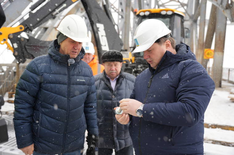 На Императорском мосту отремонтирован первый деформационный шов.