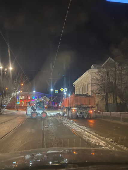 С тротуаров Ульяновска продолжается удаление наледи.