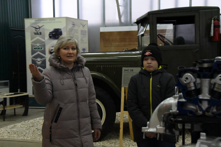 Двум ульяновским мальчикам провели экскурсию на УАЗ.
