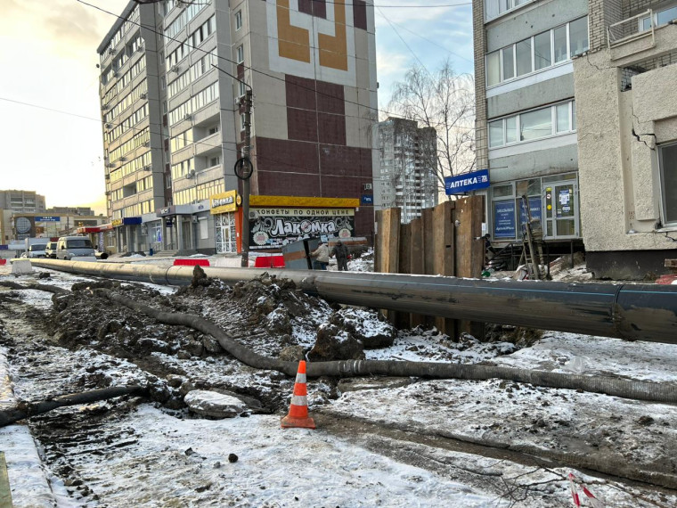 В Засвияжье на улице Рябикова, 60 началось бурение для ремонта повреждённого коллектора.