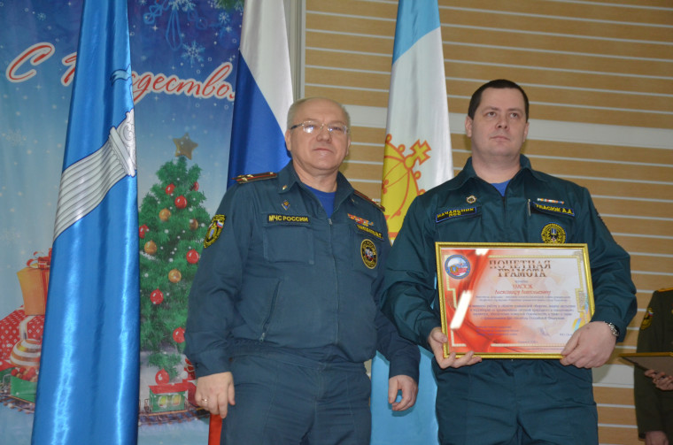 В Ульяновске наградили лучших спасателей и пожарных.