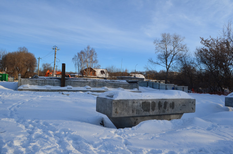 На новом мосту в створе улиц Шевченко и Смычки приступили к строительству опоры № 7.