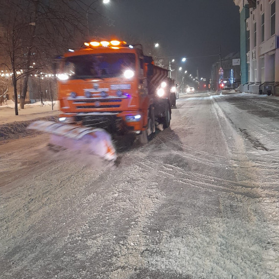 В ночь на 17 февраля улицы Ульяновска очищало 80 единиц техники.